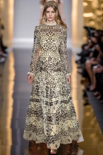 فستان فاخر من التل المشغول بالترتر