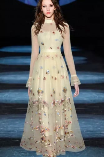 فستان تل سكري مطرز