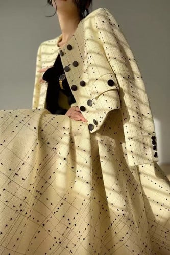 تايور قطعتين مكون من جاكيت وتنورة كلوش