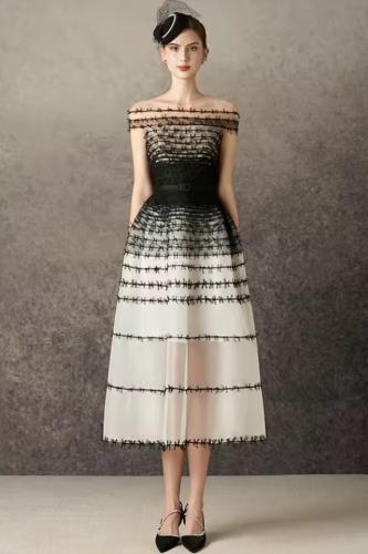 فستان دانتيل وردي أنيق للحفلات