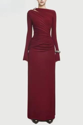 فستان مخصر طويل ومحتشم وبأكمام طويله