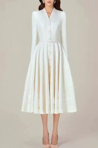 فستان نسائي أنيق مزين بالدانتيل