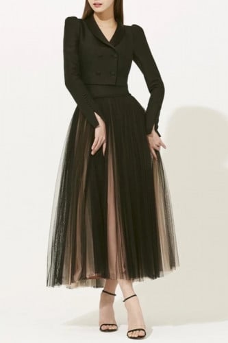 طقم اسود مع بيج