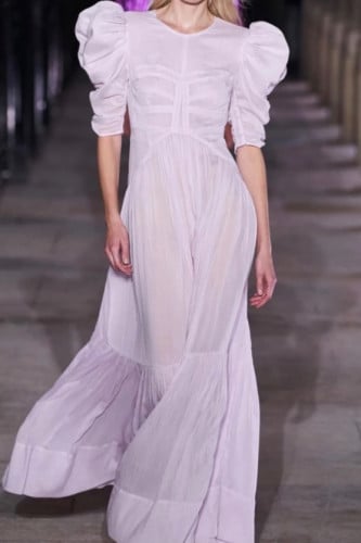 فستان طويل مكشوف الظهر