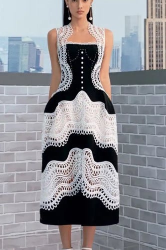 فستان أنيق بدون اكمام مزين بالدانتيل