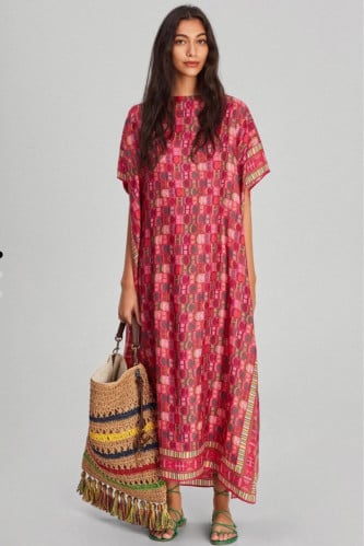 فستان احمر طويل فاخر مع حزام