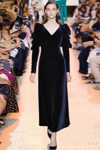 فستان طويل ربيعي من المخمل