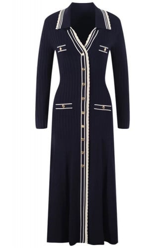 فستان طويل من الصوف الخفيف