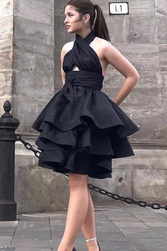 فستان قصير من التفتا مكشوف الظهر