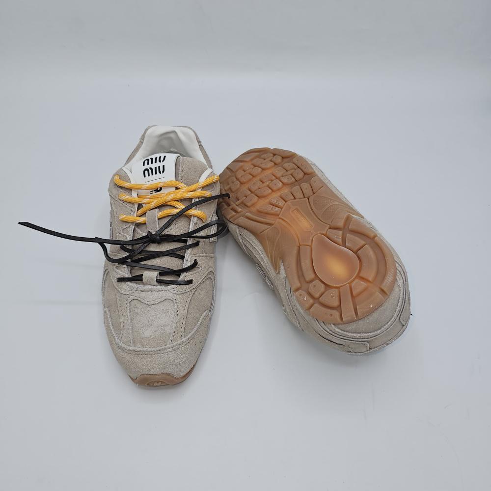 New balance X Miu Miu 530
