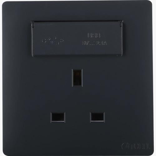 فيش ثلاثي مع منفذ يو اس بي USB ابوغطاء لون اسود بي...