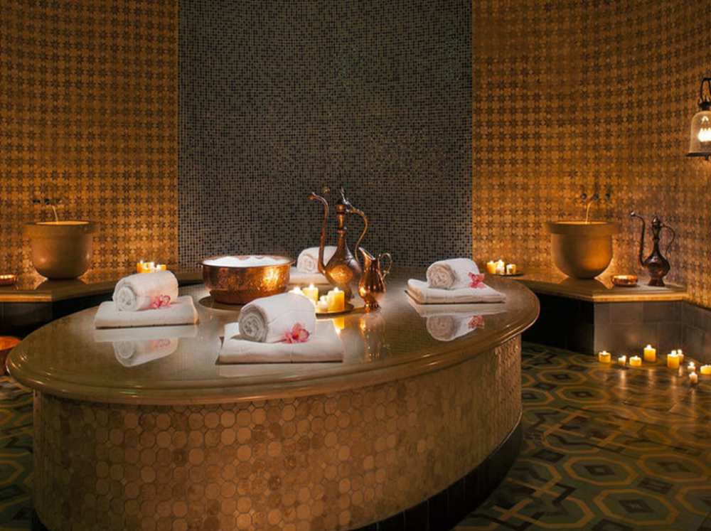 الحمام المغربي الملكي تجربة فاخرة تمنحك نظافة عميقة واسترخاء مثالي