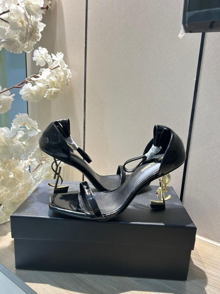 M. كعب SAINT LAURENT