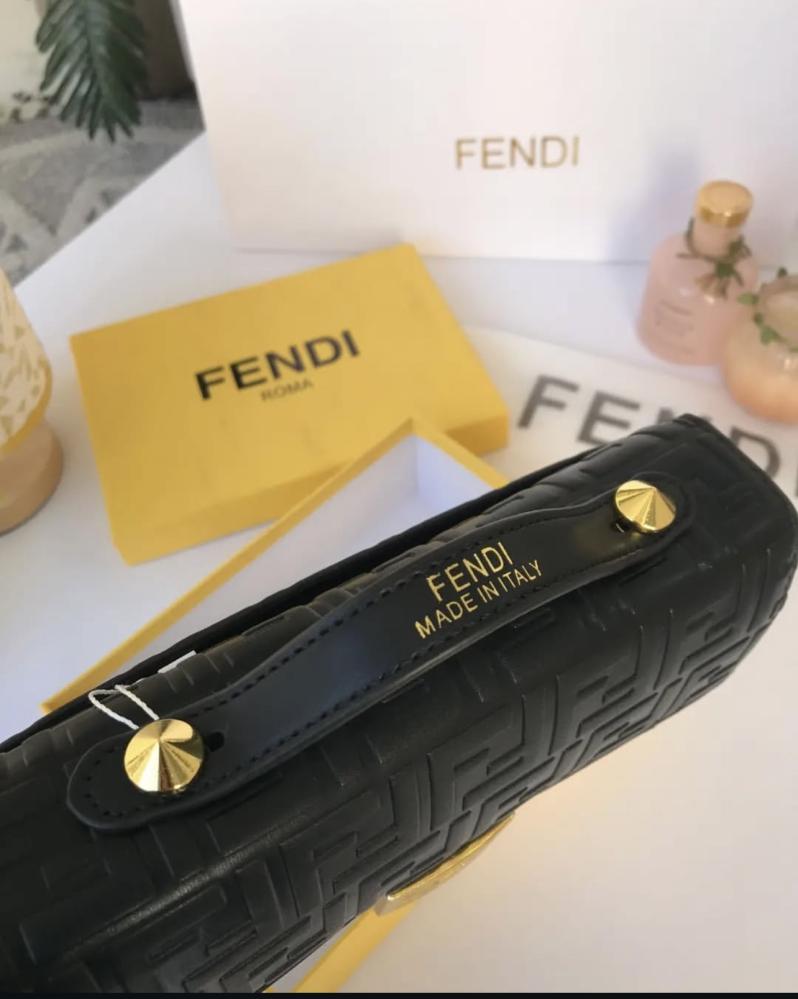 شنط فندي كبيرة