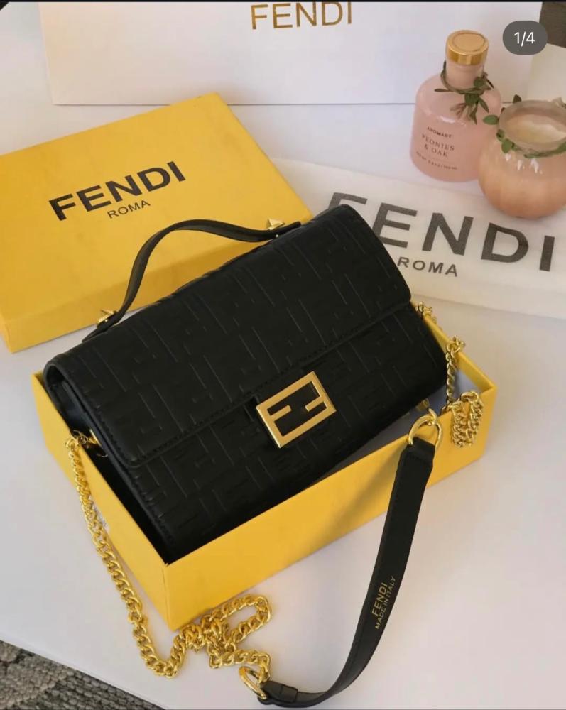 شنط فندي كبيرة