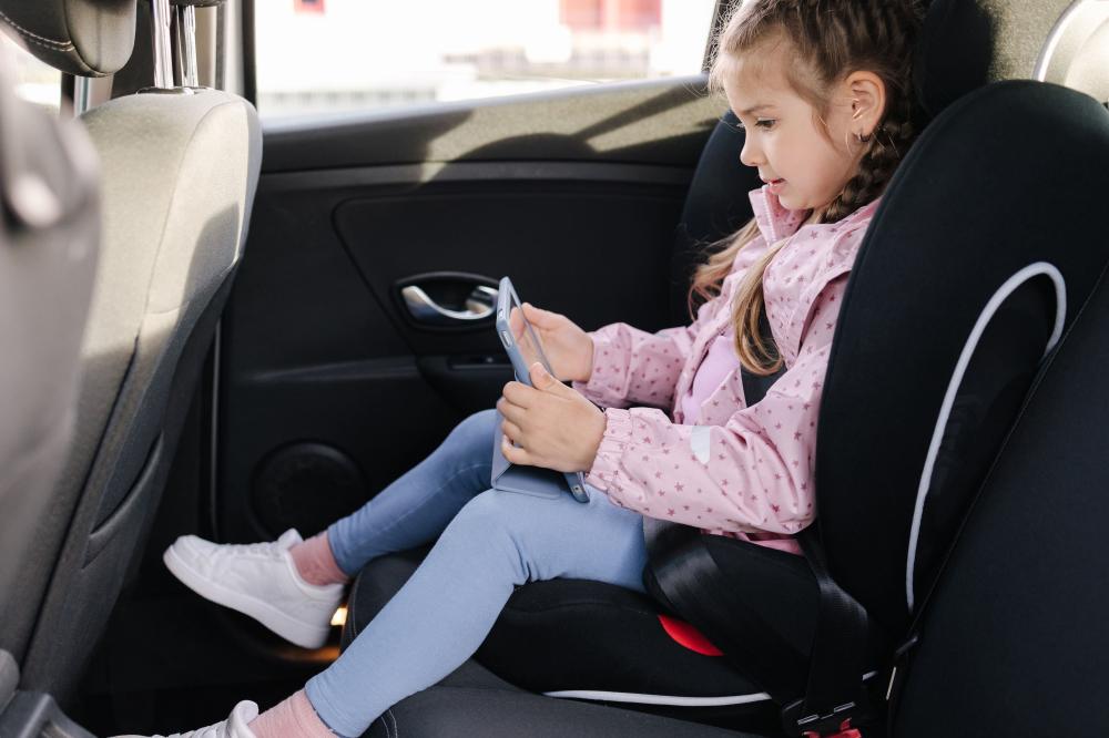 إرشادات سلامة الأطفال عند القيادة