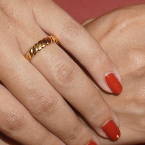 Tiny swirls ring