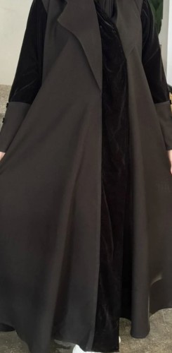 عبايه شتويه مخمل ياباني جوده مع طرحه عاليه
