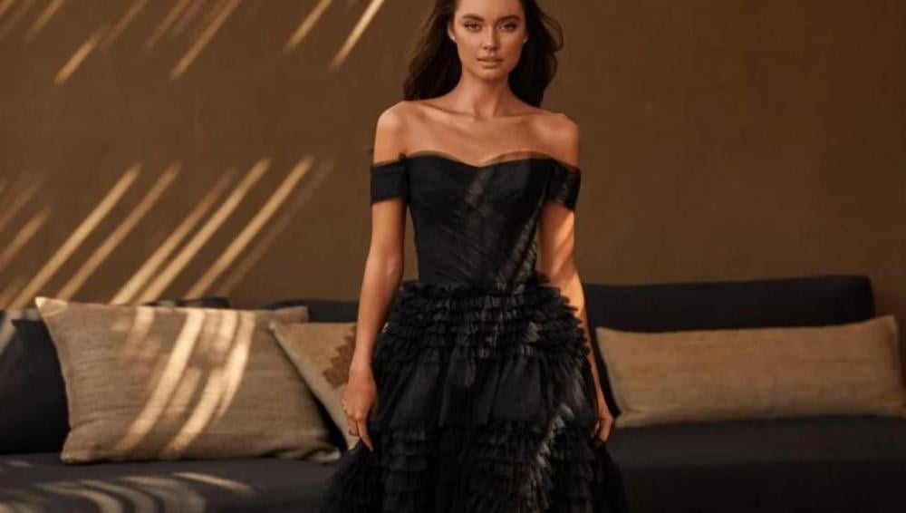 فستان أسود فخم طويل فستان أسود فخم طويل