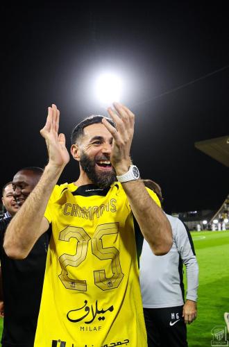 تيشيرت الاتحاد الخاص بالتتويج بالدوري السعودي 2025