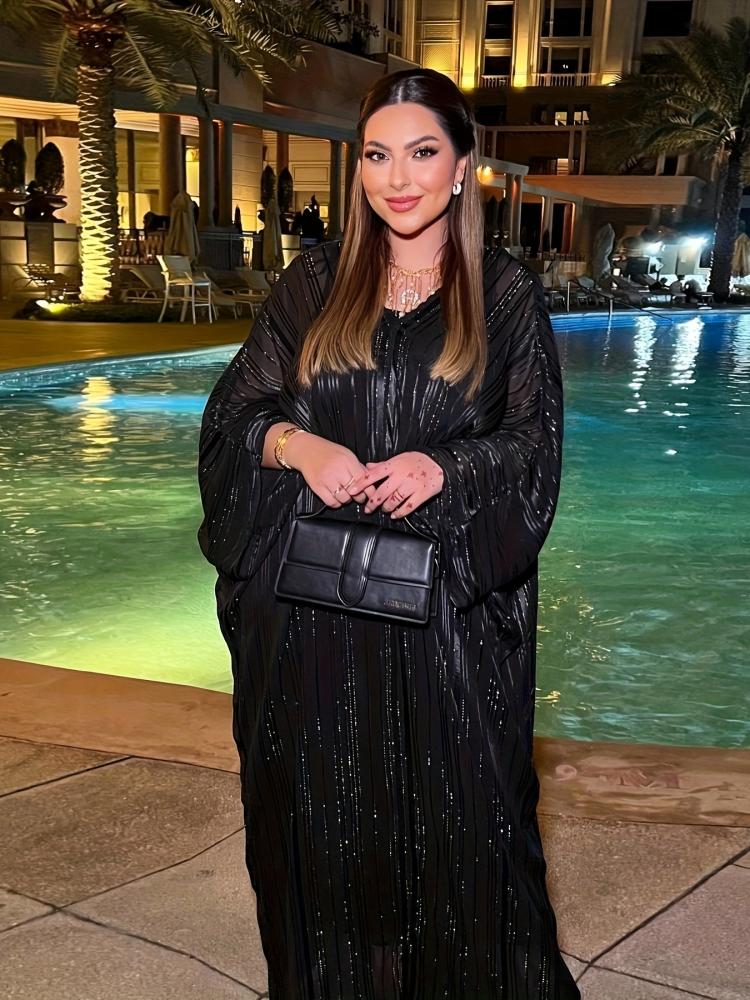 أسود