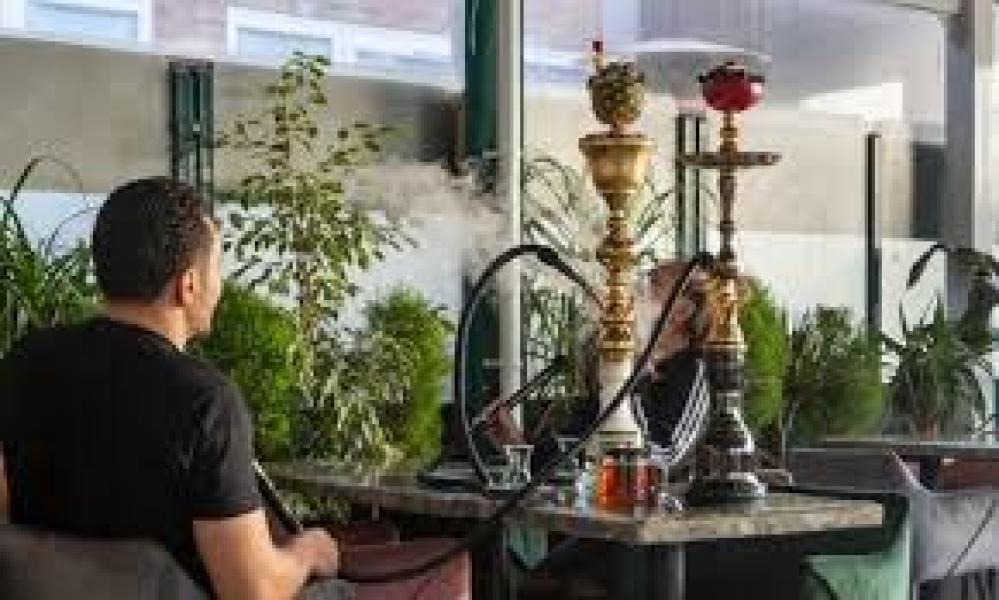 مقهى شيشة قريب من موقعي: دليل البحث عن أفضل الأماكن