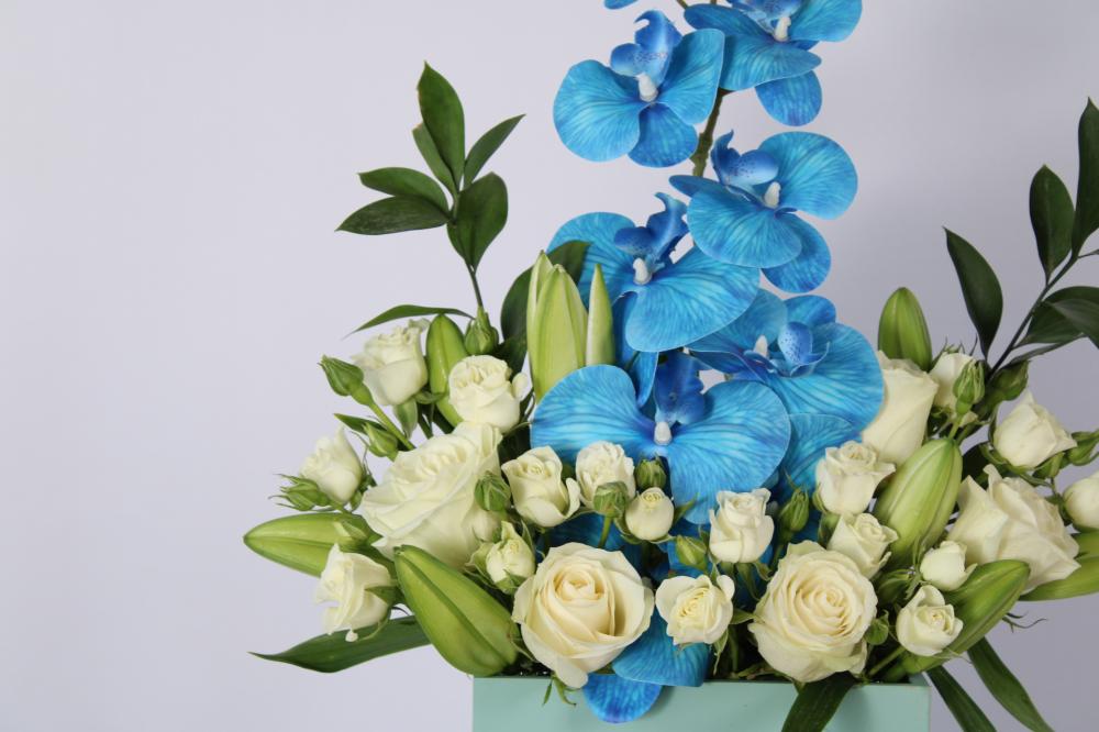 فازة الورد الصناعي و الطبيعي بالاسم