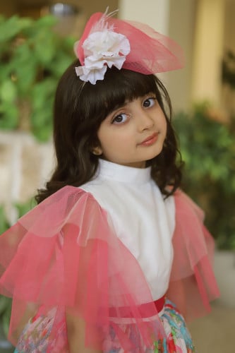 طوق زهري مزين بالورد الابيض