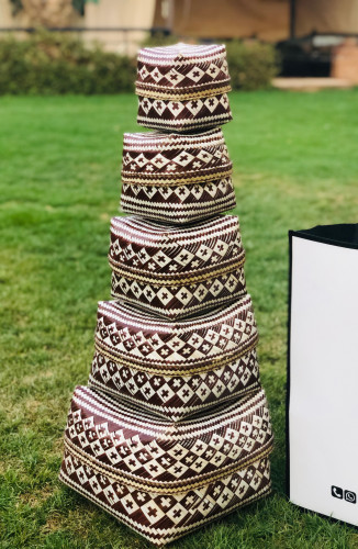 5 صناديق من الخوص الطبيعي بداخل بعضها مع غطاء لكل صندوق