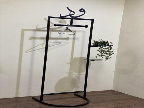 علاقه ملابس حسب الاسم او العبارة المطلوبه