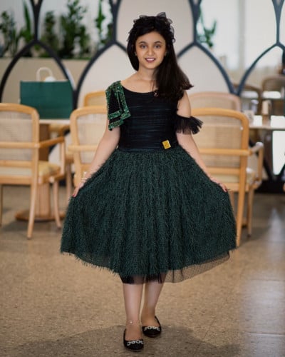 فستان مناسبات دانتيل اسود واخضر