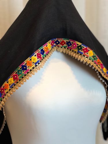 شيله تراثيه باطراف مخمل ملون وفصوص لولو