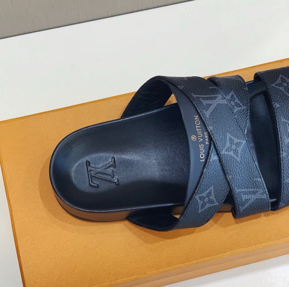 S H O E L O V E R - Louis Vuitton Slippers Size 41 to 44 For price Dm Ship  All Over India #slippers #shoes #fashion #sandals #sneakers #handmade #bags  #sandal #
