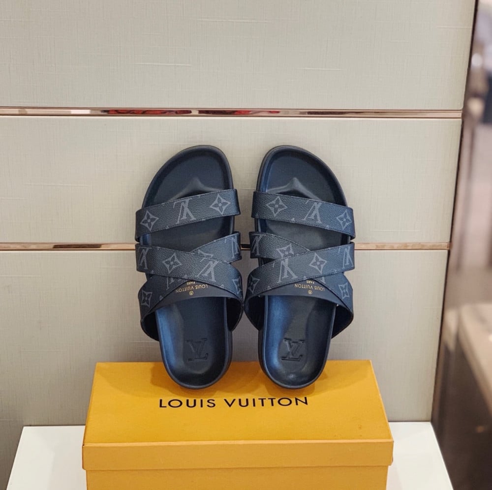 S H O E L O V E R - Louis Vuitton Slippers Size 41 to 44 For price Dm Ship  All Over India #slippers #shoes #fashion #sandals #sneakers #handmade #bags  #sandal #