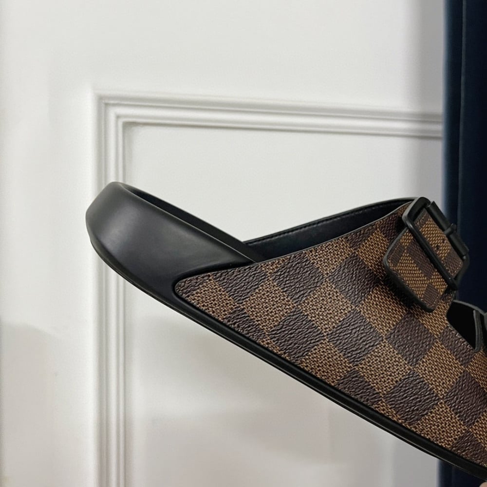 LV slipper