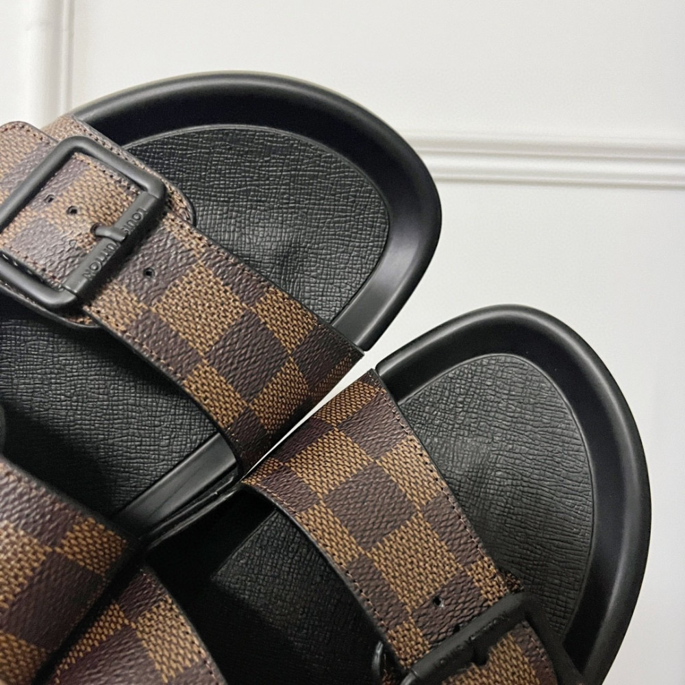 LV slipper