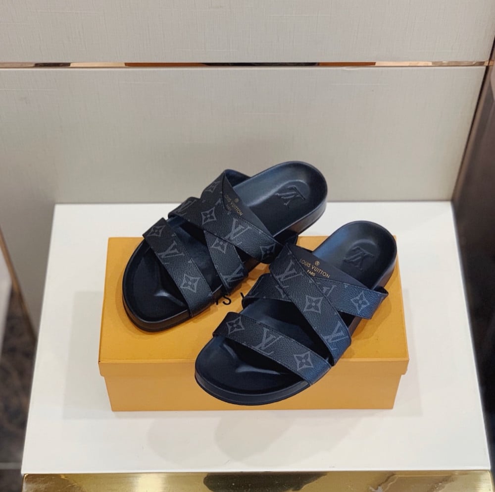 S H O E L O V E R - Louis Vuitton Slippers Size 41 to 44 For price Dm Ship  All Over India #slippers #shoes #fashion #sandals #sneakers #handmade #bags  #sandal #