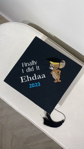 قبعة تخرج ( مع امكانية تغيير الاسم )
