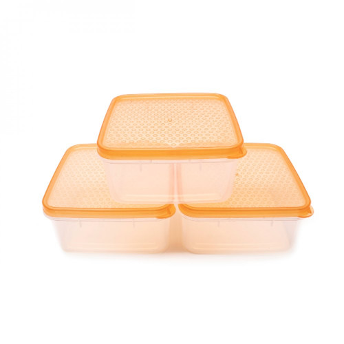 ثلاثة أطقم من علب البلاستيك الملون