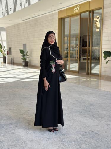 #92 عباية اليوم الوطني قماش كريب قصة A وطرحة بطرف...