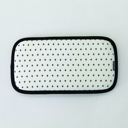 وسادة الطفل (نقشة متقاطعة ابيض)