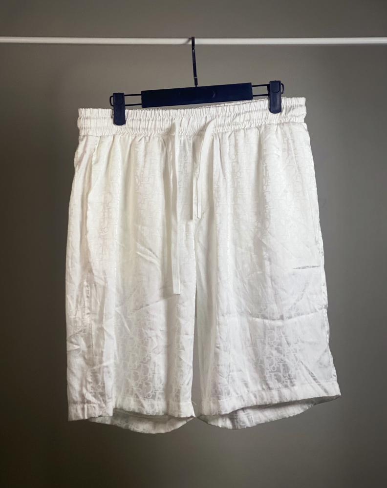 شورت "آيس وايت مونوغرام" (lce White Monogram) من DIOR