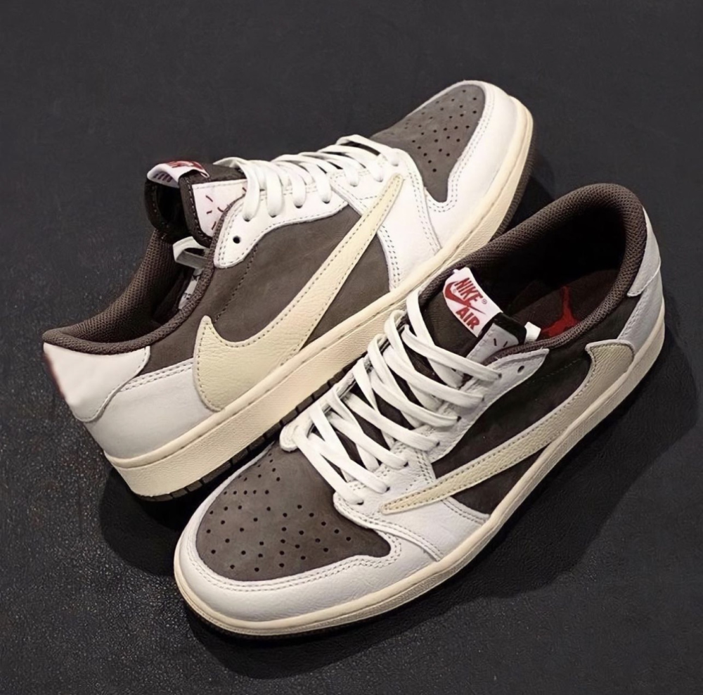 Travis Scott X Air Jordan ‘ Revers Mocha