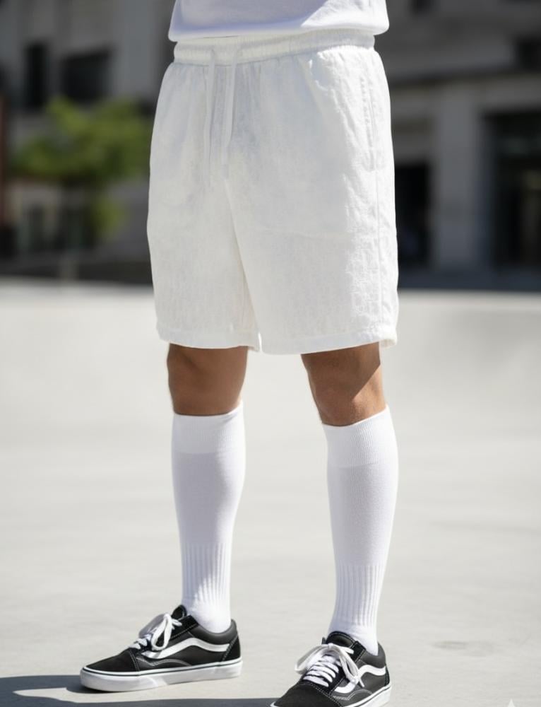 شورت "آيس وايت مونوغرام" (lce White Monogram) من DIOR