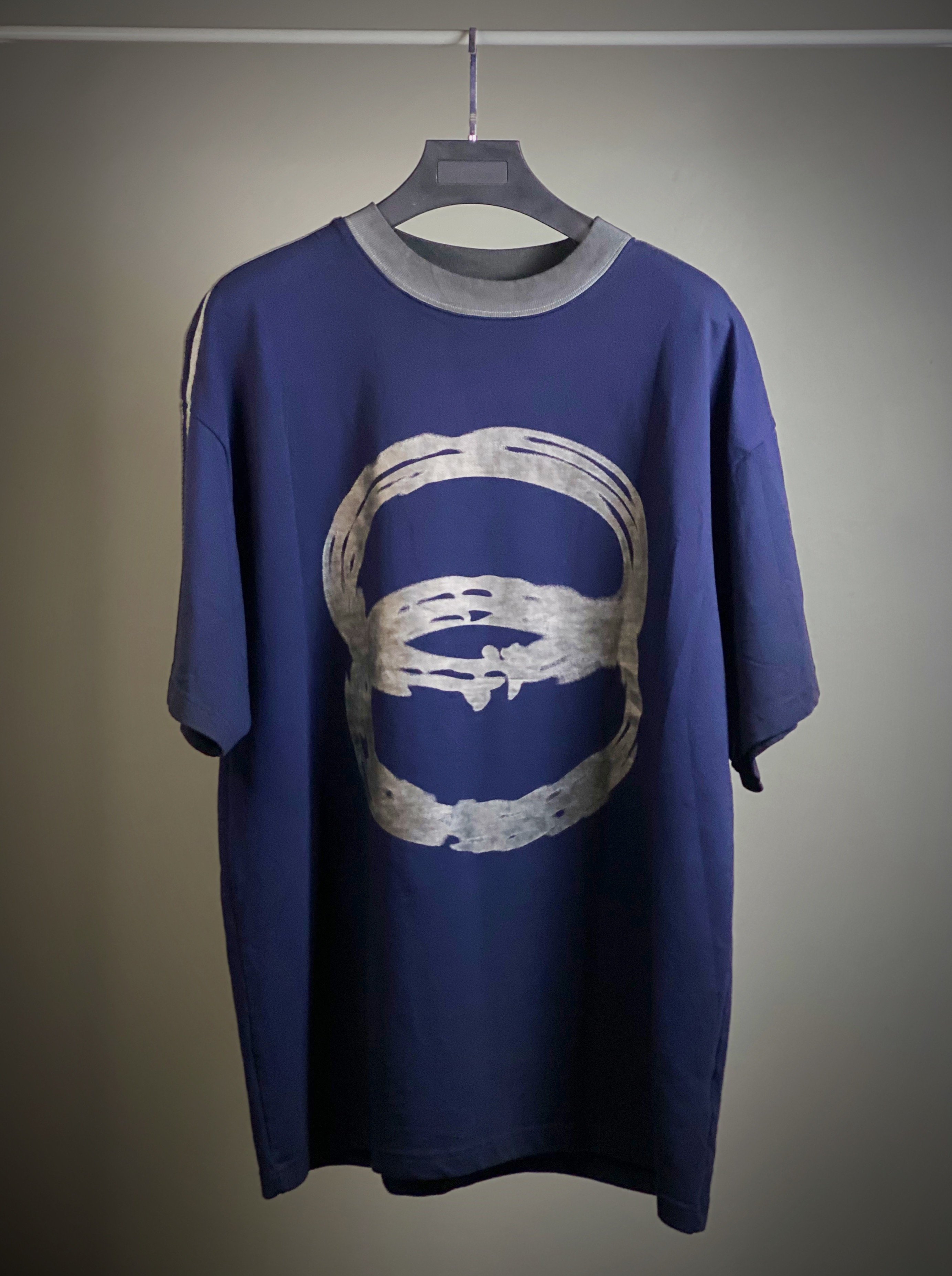 تيشيرت "Balenciaga" أوفرسايز - إصدار الجرافيتي الأزرق