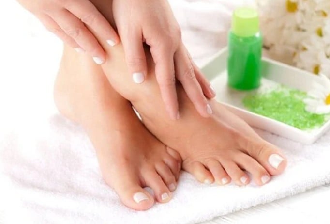 العناية بالقدمين