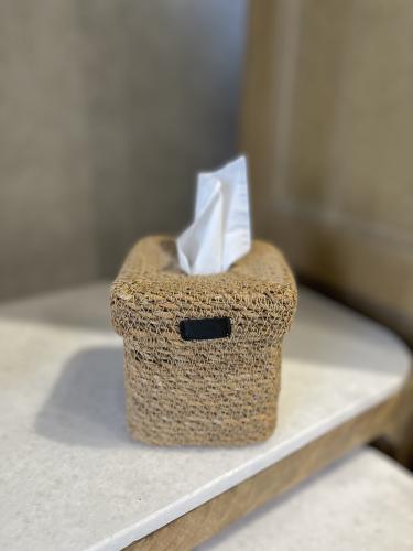 علبة مناديل خوص