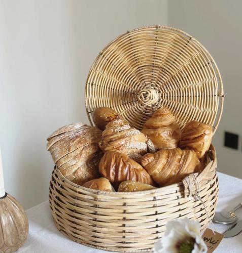 سلة خوص بغطاء