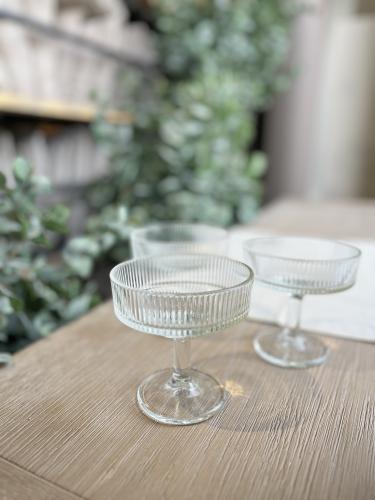 استاند تقديم زجاج