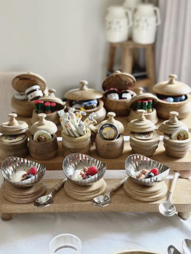 استاند تقديم خشبي